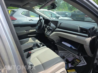 2023 Honda Odyssey Touring 118.1" WB - miniatura 8