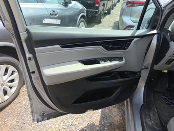 2023 Honda Odyssey Touring 118.1" WB - miniatura 9