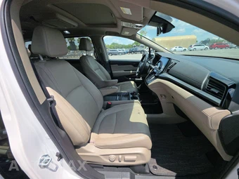 2023 Honda Odyssey Touring 118.1" WB - miniatura 8