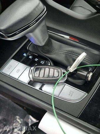 2023 Hyundai Elantra Hybrid Limited - miniatura 8