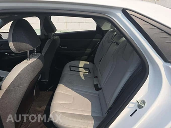 2023 Hyundai Elantra Limited - miniatura 13