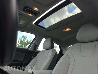 2023 Hyundai Elantra Limited - miniatura 8