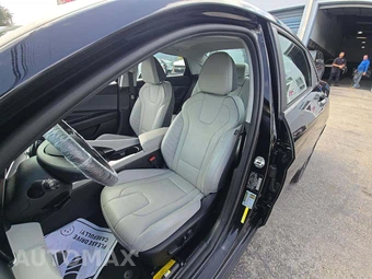 2023 Hyundai Elantra Limited - miniatura 3