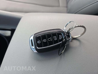 2023 Hyundai Elantra Limited - miniatura 5