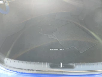 2023 Hyundai Elantra Limited - miniatura 23