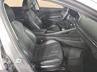 2023 Hyundai Elantra Limited - miniatura 8