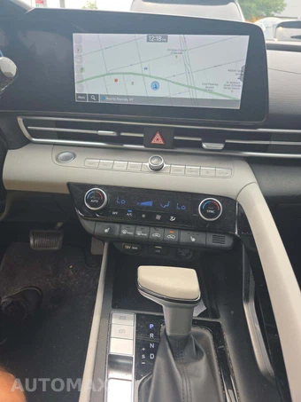 2023 Hyundai Elantra Limited - miniatura 10