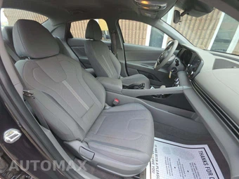 2023 Hyundai Elantra SE - miniatura 18