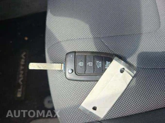 2023 Hyundai Elantra SE – miniatura 8