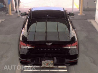 2023 Hyundai Elantra SE - miniatura 5