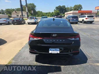2023 Hyundai Elantra SE – miniatura 3