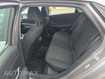 2023 Hyundai Elantra SE - miniatura 10