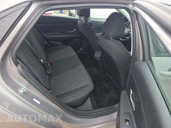 2023 Hyundai Elantra SE - miniatura 13