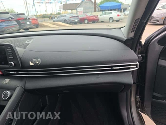 2023 Hyundai Elantra SE - miniatura 16