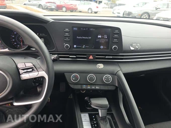 2023 Hyundai Elantra SE - miniatura 7