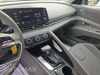 2023 Hyundai Elantra SE - miniatura 10