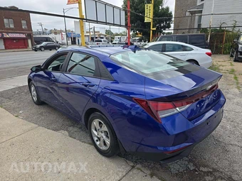 2023 Hyundai Elantra SE - miniatura 2