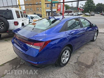 2023 Hyundai Elantra SE - miniatura 3