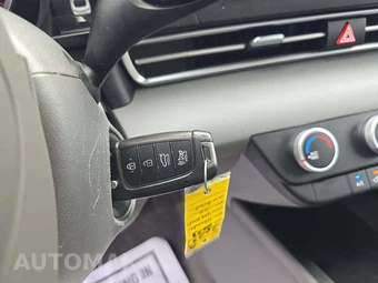 2023 Hyundai Elantra SE - miniatura 8