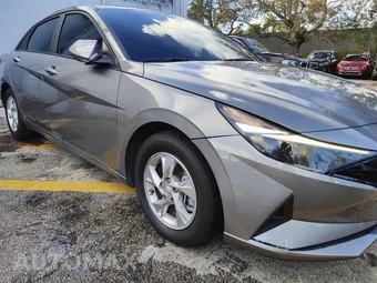 2023 Hyundai Elantra SE - miniatura 18