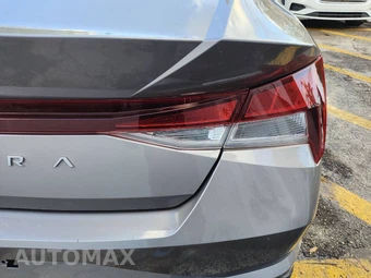 2023 Hyundai Elantra SE - miniatura 22