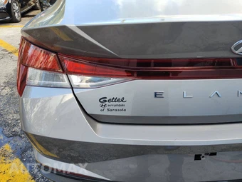 2023 Hyundai Elantra SE - miniatura 23