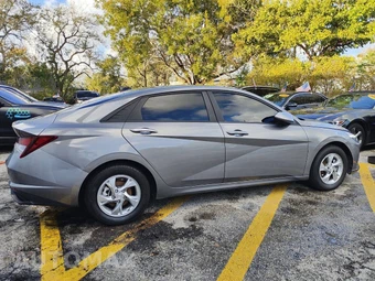 2023 Hyundai Elantra SE - miniatura 9