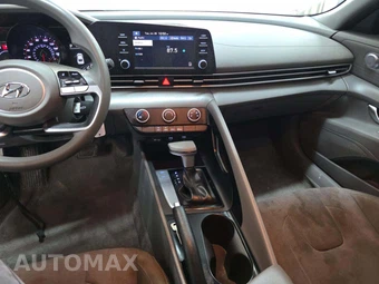 2023 Hyundai Elantra SE – miniatura 10