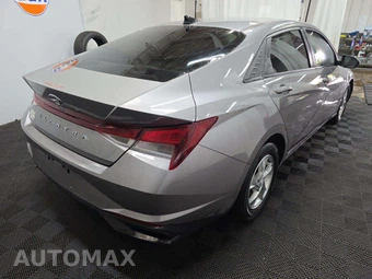 2023 Hyundai Elantra SE – miniatura 3