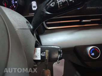 2023 Hyundai Elantra SE – miniatura 8