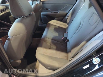 2023 Hyundai Elantra SE - miniatura 13