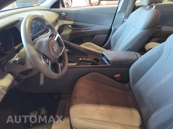 2023 Hyundai Elantra SE - miniatura 7