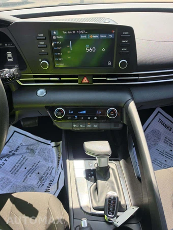 2023 Hyundai Elantra SEL - miniatura 10