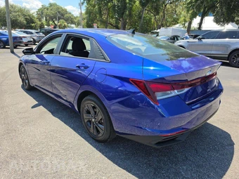 2023 Hyundai Elantra SEL - miniatura 2
