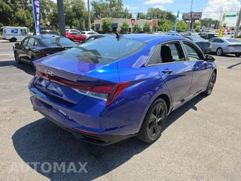 2023 Hyundai Elantra SEL - miniatura 3