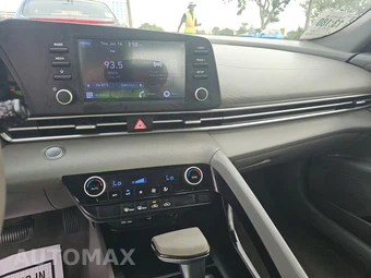 2023 Hyundai Elantra SEL - miniatura 11