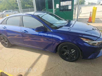 2023 Hyundai Elantra SEL - miniatura 3