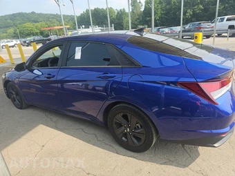 2023 Hyundai Elantra SEL - miniatura 6