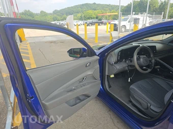 2023 Hyundai Elantra SEL - miniatura 9