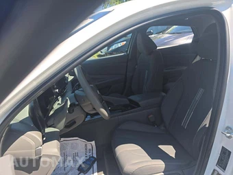 2023 Hyundai Elantra SEL - miniatura 6