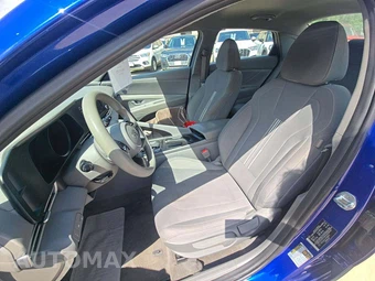 2023 Hyundai Elantra SEL - miniatura 3