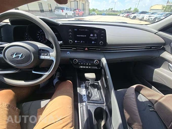 2023 Hyundai Elantra SEL - miniatura 7