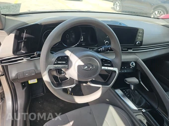 2023 Hyundai Elantra SEL - miniatura 10