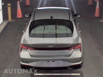2023 Hyundai Elantra SEL - miniatura 5