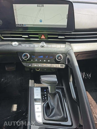 2023 Hyundai Elantra SEL - miniatura 10