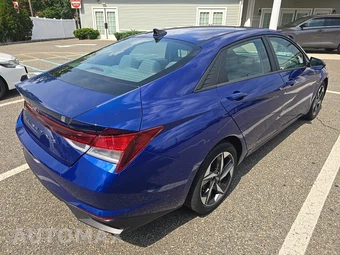 2023 Hyundai Elantra SEL – miniatura 4