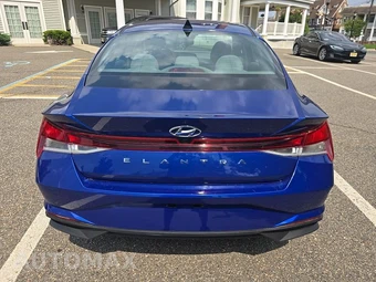 2023 Hyundai Elantra SEL – miniatura 5