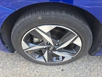 2023 Hyundai Elantra SEL – miniatura 8