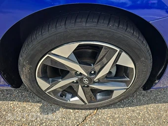 2023 Hyundai Elantra SEL – miniatura 9