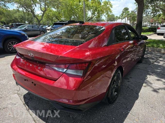 2023 Hyundai Elantra SEL - miniatura 2